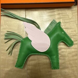 Hermes Grigri pegasys MM green bag charm